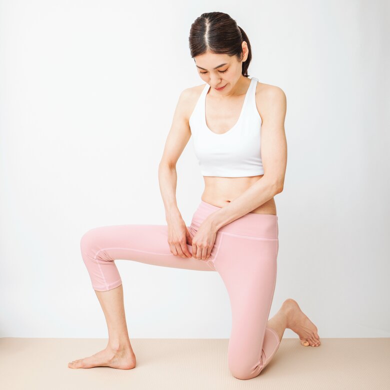 つまんだ部分を上下に動かして5回ゆらす