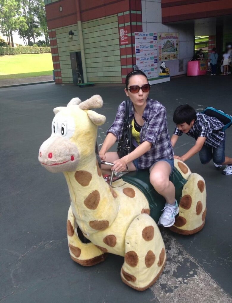 小学生の息子さんと遊びに行った外出先で