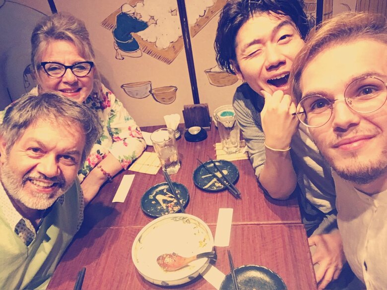 たっちゃんがニコぷさんの両親と初対面したときの1枚