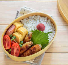 私の手作り弁当を盗み見しては「また冷凍食品？」って職場の同僚なんなん