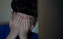 夜になると足が痛い…子どもの夜泣きも「成長痛」のせい!?