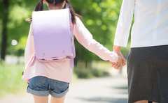 「パパ・ママ」で呼ぶのは何歳まで？子供にいつまで、どう呼ばせるか