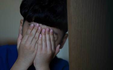 夜になると足が痛い…子どもの夜泣きも「成長痛」のせい!?