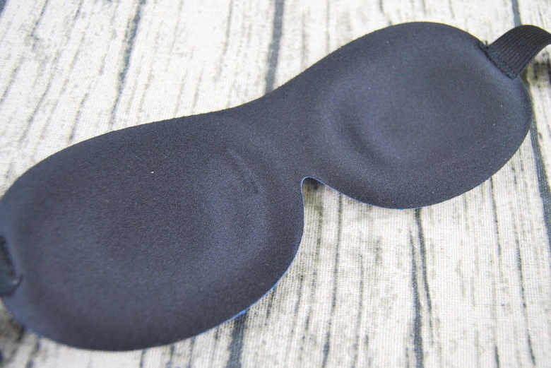 ダイソーのおすすめ商品「立体型クッションアイマスク」の商品画像