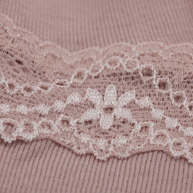 肌に負担のないストレッチレースは見た目も可愛い