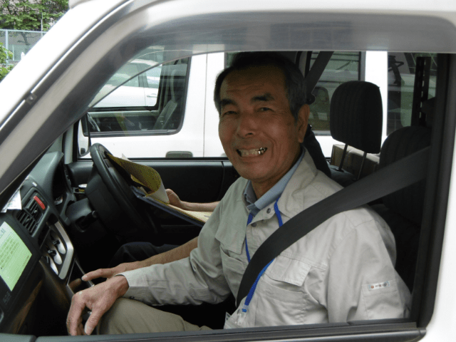 運転補助業務を行う登録社員の様子