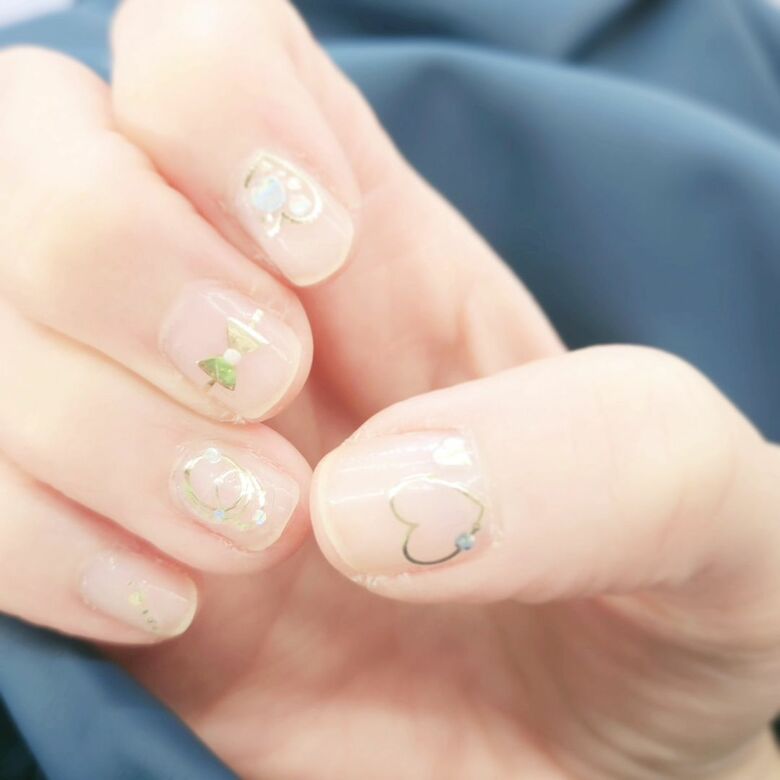 ネイルシールで手軽にお手製ネイルアートを楽しむことも