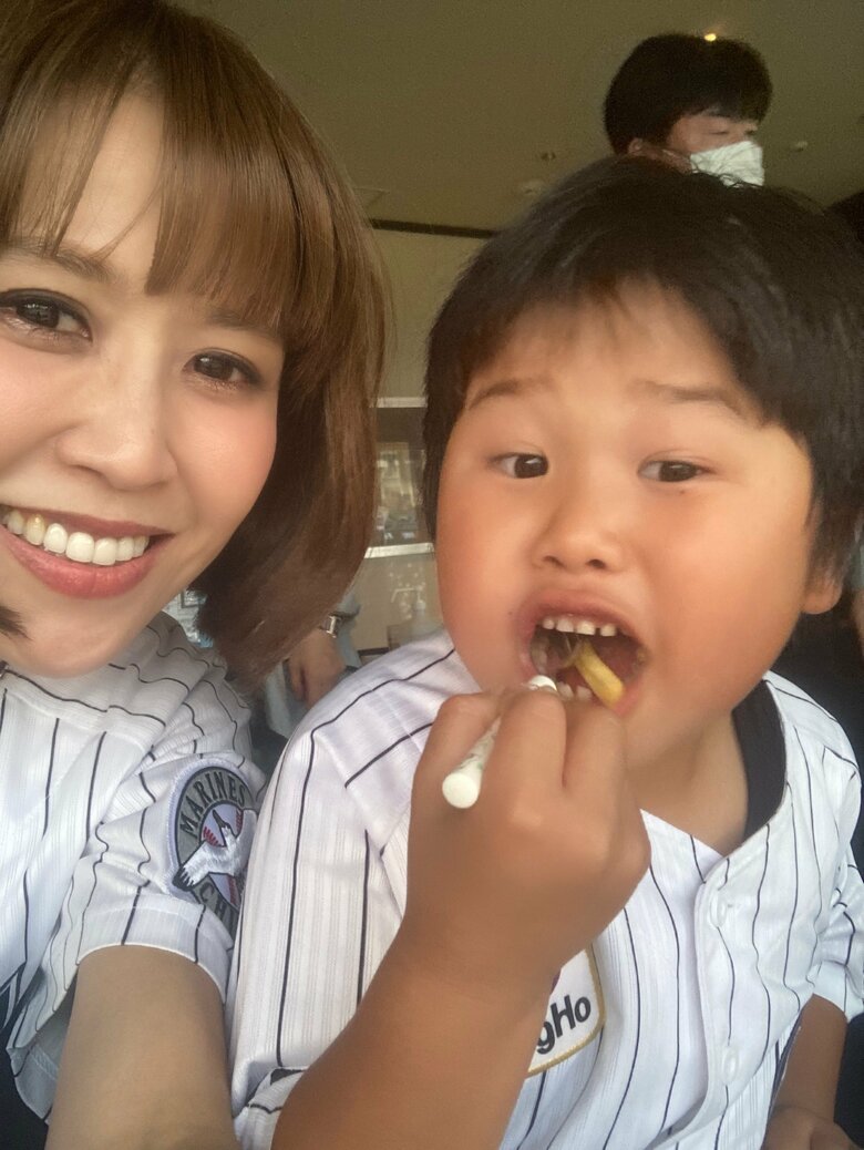 じつは野球も大好きな大竹さん親子は始球式にも登場！