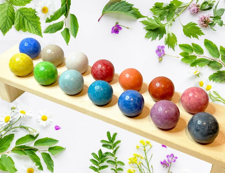 「美しすぎ」色を塗ったピカピカどろだんご。クローゼットなどに入れて湿気取りとしての活用も