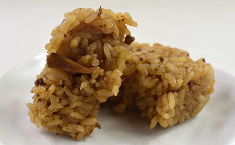 セブンイレブンのおすすめランチ「鶏めしおむすびセット」の食レポ画像