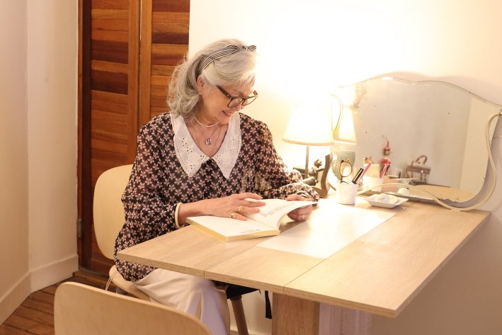 大好きな陶器ブランド、アスティエ・ド・ヴィラットの器をコレクション。「ペン立てにしているのが、最初に買ったカップです」