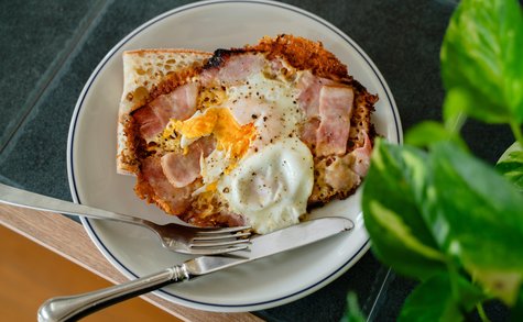 朝の活力、ベーコンエッグチーズトースト