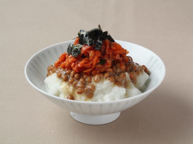 手軽に作れる「長いもキムチ納豆おつまみ」