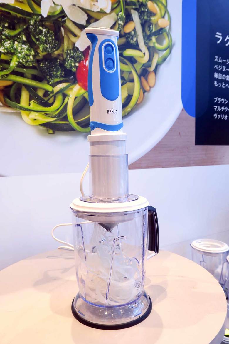 ▲ハンドブレンダーとしてみると、ホワイト×ライトブルーで爽やかなデザイン。