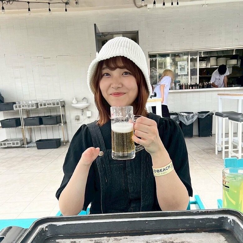 休日に友人とお酒を楽しむ