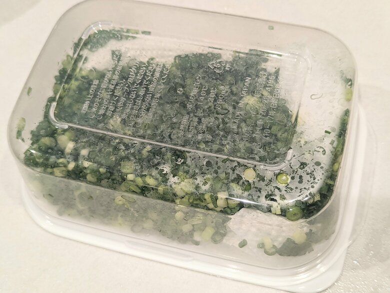 3.容器の上下をひっくり返して冷凍室で保存