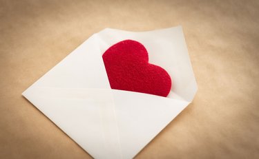 9年間で180通 ラブレター代筆屋に申し込まれる「切ない愛の形」