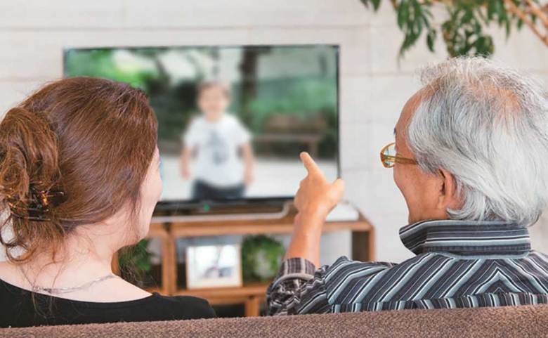 ▲日頃から使い慣れたテレビに映し出せるので、両親としても利用のハードルが低くなるだろう