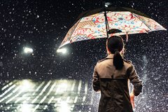 大雨などの「悪天候で会社を休む」と給与は減るのか【弁護士に聞く】