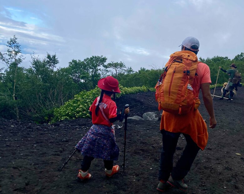 初公開⁉︎父と娘の貴重な登山ツーショット「二人とも元気」