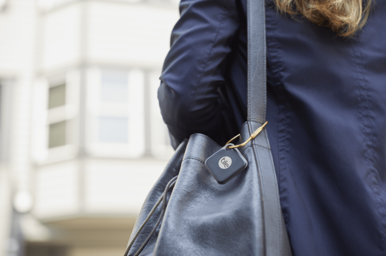 ▲サイズは幅42×奥行6,5×高さ42mm、重さは約12.8g。