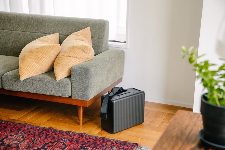 持ち運ぶ時はコンパクトに収納できる「IKOUポータブルチェア」