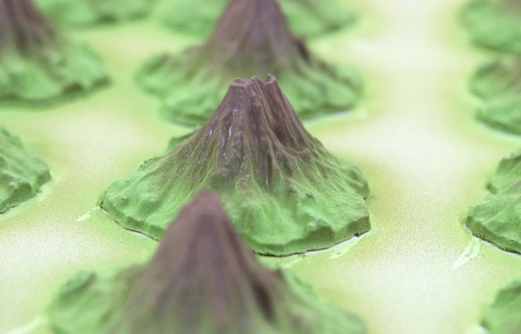 チョコの山脈ができるまで②「かたどった山脈に着色をします」