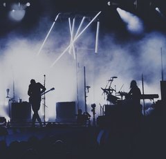 ゴールデンボンバーの尖りっぷりは健在！無人島で無観客ライブの開催を発表