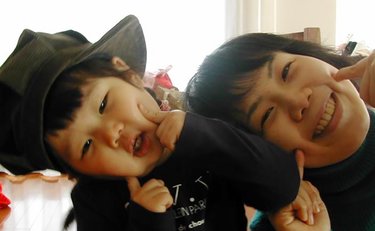 《乳がんで亡くなった母との約束果たし》社会人になった『はなちゃんのみそ汁』娘の今と妻の命日に夫が墓参りで告げた言葉