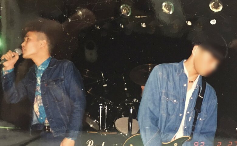 バンドではボーカルを担当