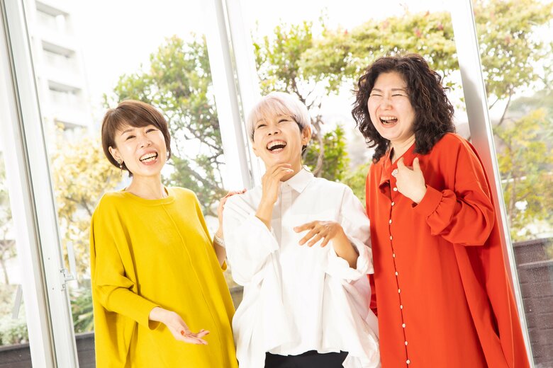 貴子さん（左）、さおりさん（右）と会社を立ち上げた