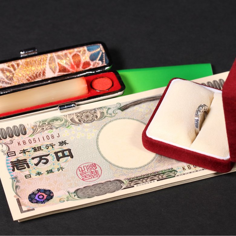 ライター：鈴本ちさこ
元ナンバー1キャバ嬢。会社経営者との結婚を機に引退し、自身の恋愛経験を書いてほしいと、依頼されたことをきっかけにライター活動を開始。某有名恋愛ライターのゴーストとしても活動している。ずれた金銭感覚で、ママ友ができないのが悩みの種。