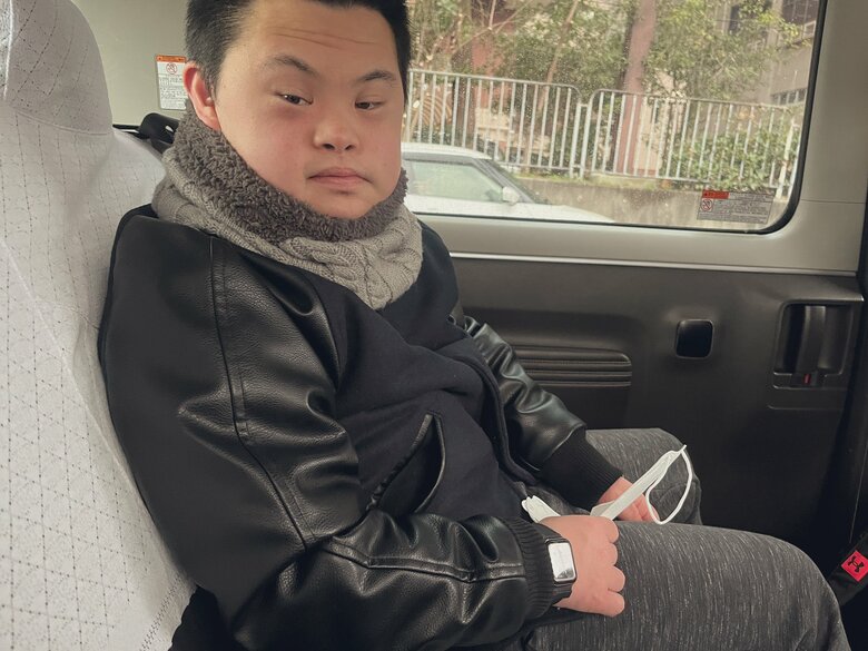 昨年グループホームに入居したくましく成長した弟・良太さん