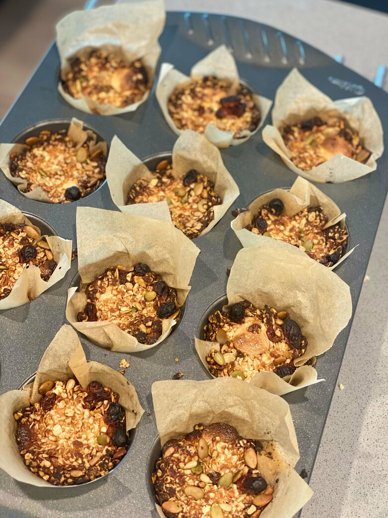 息子さんに持たせるスナックも手作りで。プロテインバーをオーブンで