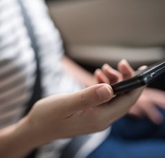 スマホ映像を110番で共有!?「煽り運転対策にもなる」と瞬く間に話題
