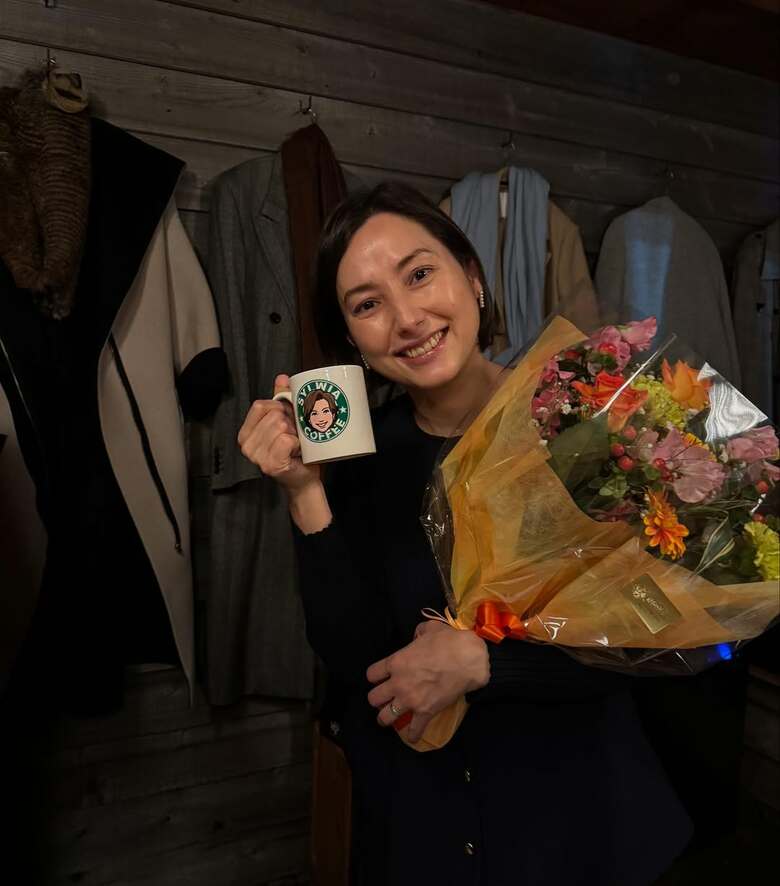 17年間在籍したTBSを2月に退社。似顔絵つきのマグカップを贈られて笑顔