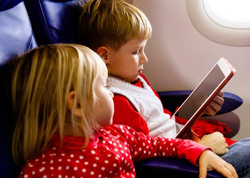 ライター：小沢あや‪編集／ライター。音楽レーベルにて営業とPRを担当後、IT企業を経てフリーに。Engadget日本版で「ワーママデジタル育児日記」、ウートピで「女子会やめた。」「アイドル女塾」連載中。‬一児の母。‬‬‬‬