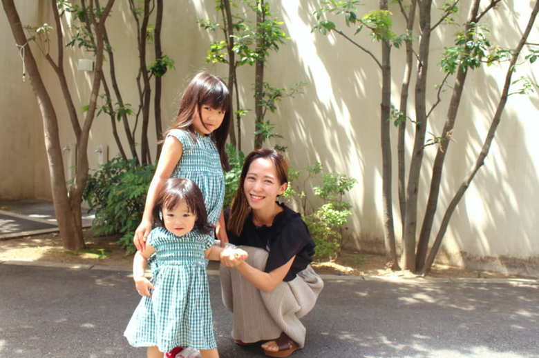 第一子を出産後、「時短正社員」として入社した安川さん。1日6時間勤務でリモートワークを活用しながら、リーダー職の業務を遂行しているという。※現在は新型コロナウイルス感染拡大防止のため全社員が原則として在宅勤務中。