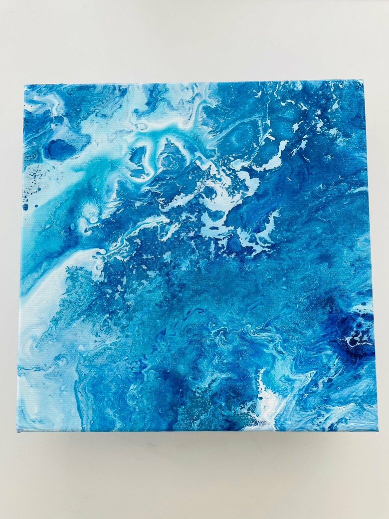 望月さんが描いた、波を連想させるような美しいマーブル！