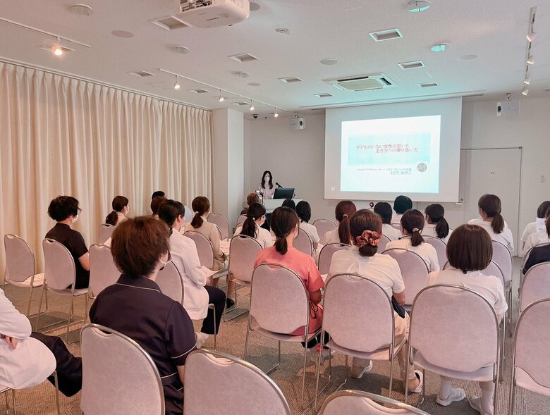 くどうみやこさんによる全国各地の講演には多くの女性が参加