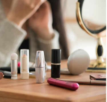 「女性が就業中にメイクするのはマナー」と思っている人は約1割！？