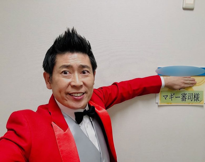 高校卒業してアメリカでマジシャンの修行をしたマギー審司さん