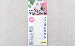 衝撃を吸収する保護シールが便利すぎる！ 大切なインテリアを守るダイソーの「クッションゴム」