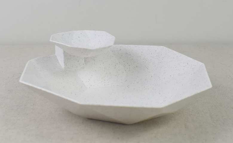 セリアのおすすめキッチン用品「ディップ皿付き プレート」の実物画像