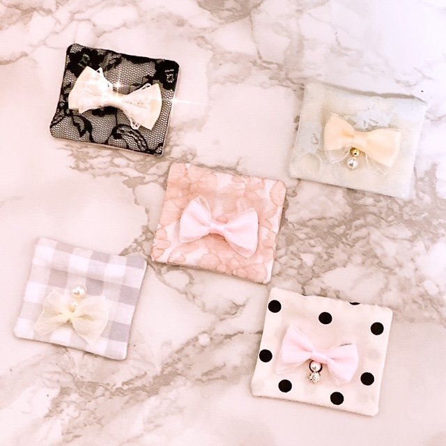 リボンを施した眼帯