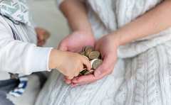 “お金の教育”は早ければ早いほどいい？ 否定派の回答が想定外！