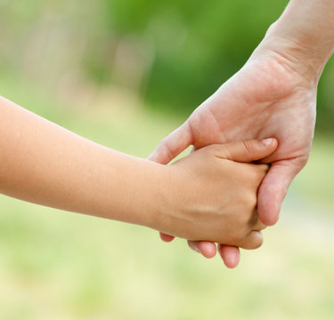 なぜなぜ期を迎えた子どもの攻撃に逆質問で奮闘するママたちの姿
