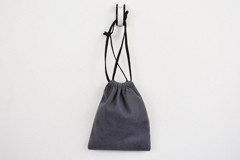 セリア人気商品「粘着テープ開閉フック2個入」の実物画像3