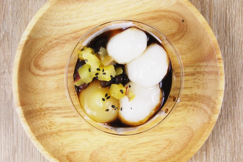 ローソンの人気スイーツ「白玉とさつまいものあんみつ」の実物画像