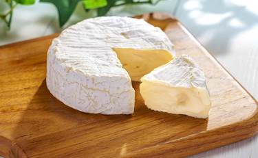 カマンベールを丸ごと!?禁断の背徳レシピ「もう我慢できない…」